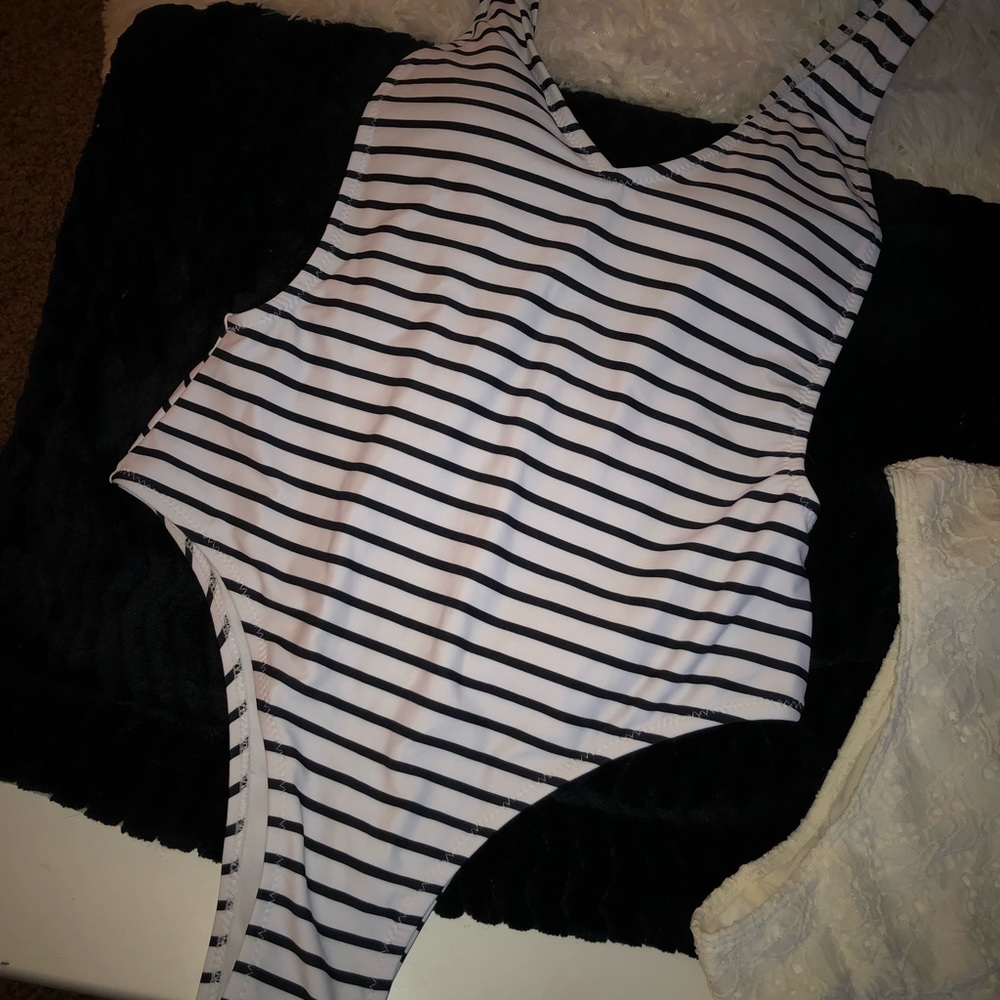 Cupshe Black and White Striped Swimsuit